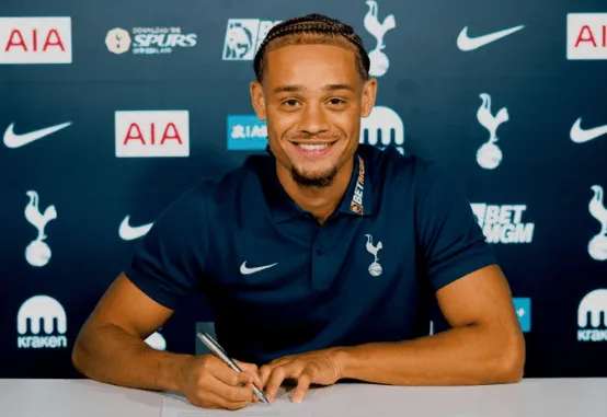 荷兰新星哈维-西蒙斯圆梦加盟热刺，转会费达6000万欧元